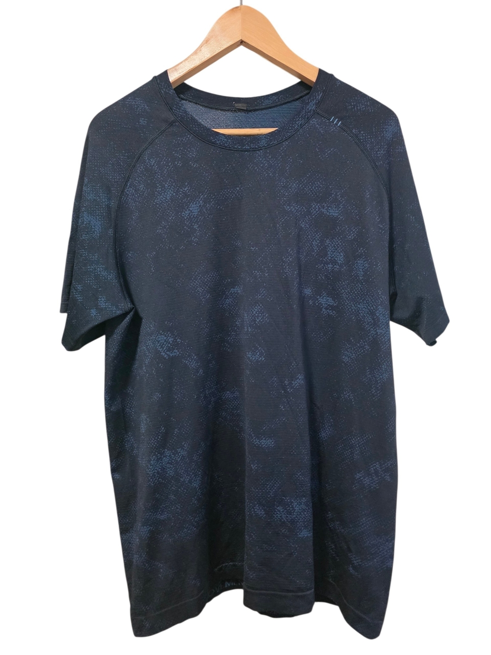 Lululemon Athletica Mens Navy Metal Vent Tech Shirt Camo Size L